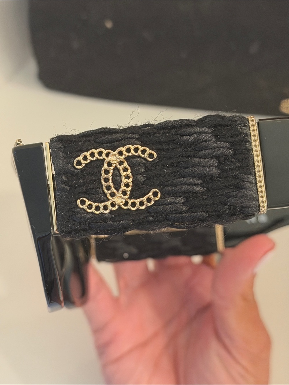 CHANEL Black Sunglasses with Gold CC Tweed Temples - Picture 6 of 8